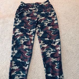 Ladies camouflage leggings size: L/XL